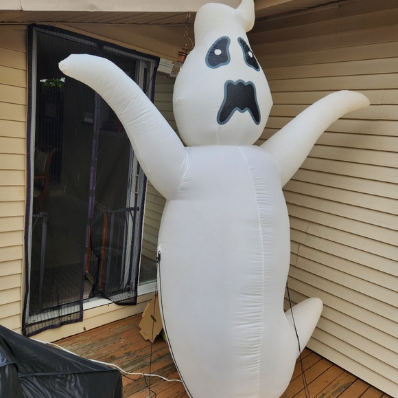 8ft Inflatable Ghost - Picture 3 of 7